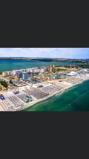 WavesSummerland, Mamaia
